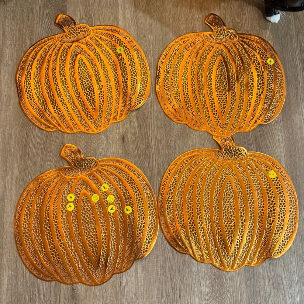 Pumpkin Shaped Orange Placemats

$25 for 4 pieces